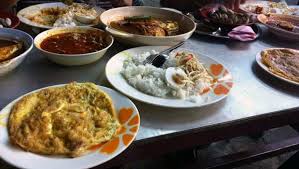 Kuliner melaka pertama yang saya rekomendasikan adalah asam pedas melaka. Asam Pedas Kota Laksamana Gomelaka