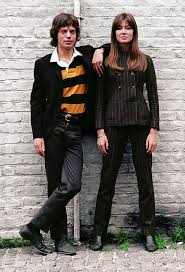 Mainly known for singing melancholic sentimental ballads, hardy has been an important figure in french pop music since her debut. Francoise Hardy Dans Le Londre Pub The Great Wen