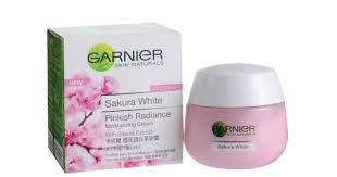 Enrich with sakura extract, it deeply* and gently cleanses the skin to reveal fresh. Garnier Sakura White Pinkish Radiance Moisturizing Cream 50ml