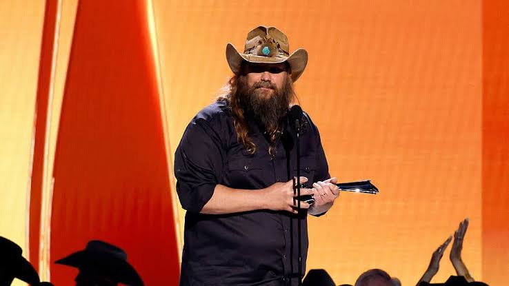 Chris Stapleton Writes and Performs New Song Minutes After Completion  During Cincinnati Storm Delay - 102.7 Coyote Country