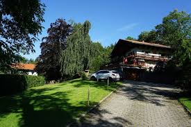 Der nächstgelegene flughafen ist der 40 km von der unterkunft entfernte flughafen innsbruck. Pension Haus Sonnenblick In Bayrischzell Tegernsee Schliersee Oberbayern