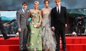 Just as things begin to look hopeless for the young wizards, harry discovers a trio of magical objects that endow him with powers to rival voldemort's formidable skills. Harry Potter And The Deathly Hallows Part 2 Premiere In London Photos The World From Prx