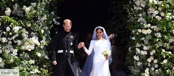 Robe pour mariage invité robe bascule robe fendue robe empire robe bicolore robe champagne robe jaune robe orange robe asymétrique. Photos Meghan Markle Sa Robe De Mariee Givenchy Sacree Plus Belle Tenue De 2018 Gala