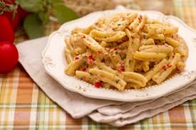 400 gr di pomodori 100 gr di parmigiano reggiano grattato 2 cucchiai di il pesto alla siciliana è consigliato con la pasta corta casereccia come orecchiette o gnocchetti sardi. Ricette Tipiche Casarecce Con Pesto Alla Siciliana Palermomania It