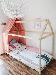 This toddler bunkbed ended up getting installed inside of a closet with white and green paint with some storage capacity beneath the lower bunk bed. Endlich Durchschlafen Diy Hausbett Fur Kinder Nach Montessori Zirbenholzmatratze Von Traumeland Jananibe