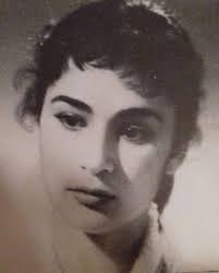 Ο χρήστος νέζος εξομολογήθηκε, επίσης, ένα ακόμα περιστατικό που έζησε με την αλίκη βουγιουκλάκη: Alikh Boygioyklakh Otan Sth Dramatikh Sxolh Eixe Mono Mia Foysta Kai Mia Mployza