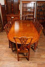 Ideologically The Victorian Era Witnessed Resistance To The Rationalism That Defined The Geo Antique Dining Tables Dining Room Victorian Victorian Dining Sets