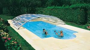 Vous souhaitez vous baigner et profiter de votre piscine à l'abri du vent et des intempéries ? Comment Prolonger L Ete Au Bord De Sa Piscine