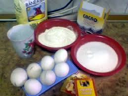 Se adauga zaharul si se mixeaza pana obtinem o spuma densa. Reteta Pandispan Pufos