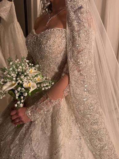 Royalty in every detail and stitch ⚜️ the beautiful Paige @paigemallmodel  in our “Ethereal” gown and “Victorian” veil ✨ H&M @indii_mua_  #princessbride #royalbride #ʙʀɪᴅᴀʟᴡᴇᴀʀ #weddinggown #receptiondress
