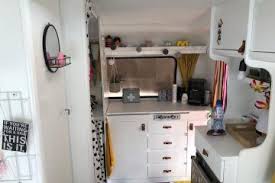 Ein Hochbett Im Wohnwagen Bauen Caravanity Happy Campers Lifestyle Happy Campers Wohnwagen Wohnen