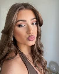 Lily Young's Instagram, Twitter & Facebook