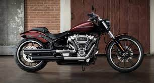 The infotainment system includes a satellite radio and tyre pressure monitoring system as well. 2018 2019 Harley Davidson Softail Breakout 114