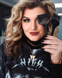 y'all message me to book an appt for this week or next !!! i'm a color  specialist at The Salon