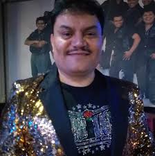 Romance al 100 con EFREN DAVID