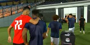 وغاب بانون عن تدريبات الأهلي بعد شكوى. Filgoal Com Ø¨Ø¯Ø± Ø¨Ø§Ù†ÙˆÙ† ÙˆØ­Ù…ÙŠØ¯ Ø£Ø­Ø¯Ø§Ø¯ Ù„Ø­Ø¸Ø© Ø¯Ø®ÙˆÙ„ Ø§Ù„Ù„Ø§Ø¹Ø¨ÙŠÙ† Facebook