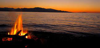 This welcoming of summer involves a little of everything you should expect from summertime in spain, but amplified. Cargando Telefono Oracion Noche De San Juan En La Playa Corte Sustantivo Tenedor