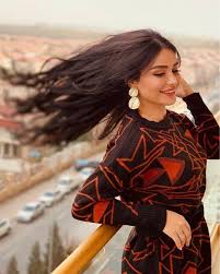Pin By Maya On هيفاء حسوني Girl Photo Poses Beautiful Girl Photo Stylish Girl Pic