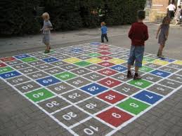 Necesito 3 juegos inventados con 5 reglas cada uno. 40 Nuevos Y Divertidos Juegos Tradicionales Para El Patio Del Cole Pinta Tu Patio Para Jugar Imagenes Educativas