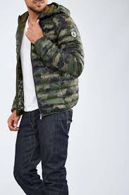 Epingle Sur Veste