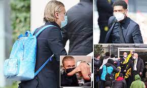 Jun 26, 2021 · borussia dortmund superstar erling haaland has been quick to deny a story claiming he blew an astonishing €500,000 at a restaurant on the greek island mykonos. Haaland Arrives In Manchester With Louis Vuitton Bag In City Colours Flipboard