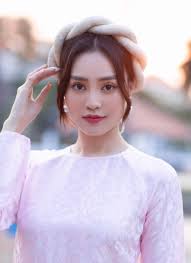 Lan Ngọc than “em bị đồn hết showbiz”: Từ Chi Dân