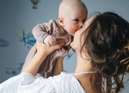 La caduta dei capelli post parto può anche preoccupare. Perche I Capelli Cadono Post Parto I Consigli E I Prodotti Utili
