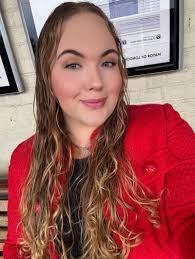 Caitlin Egan's Instagram, Twitter & Facebook