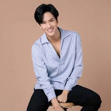 2543 เป็นบุตรชายของนักแสดงรุ่นใหญ่ โก้ คุณากร เกิดพันธุ์ นนนมีน้องสาว 1 คน ชื่อ นนนี่ พิชชาภรณ. Cobs6xcdpg0qym