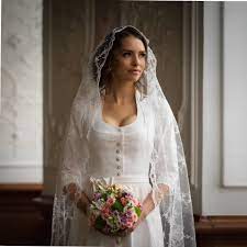 Wir bieten auch massgeschneiderte brautkleider für mollige. Hochzeitsdirndl Die Schonsten Looks Fur Die Braut