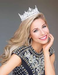 Hillary Powers's Instagram, Twitter & Facebook