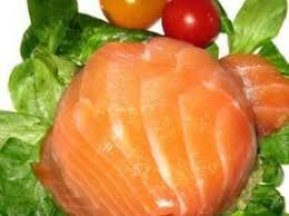 Dome De Saumon Fume A La Mousse D Avocat Au Crabe Recette Ptitchef Avocat Crabe Recette Entree Froide Mousse Avocat