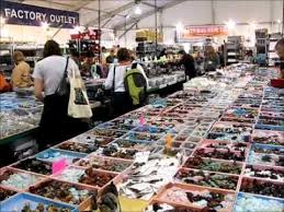 At The Tucson Gem Show The G Lw Gem Mall Tucson Gem Show Gem And Jewelry Show Gem Show