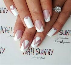 Si quieres tener uñas blancas con diseños puedes apostar por un estampado frutal al igual que la siguiente imagen con un diseño de piña o anana!. 30 Increible Blanco De Acrilico Del Arte Del Clavo Ideas De Diseno White Tip Acrylic Nails White Acrylic Nails White Nails
