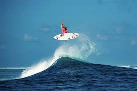 Bethany's friend alana had come in the water to help her. How Does Bethany Hamilton Surf With One Arm