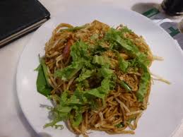 Enak dimakan hangat dengan tambahan air jeruk nipis dan lalap mentimun. Mamak Mee Goreng Picture Of Papparich Kuala Lumpur Tripadvisor