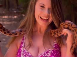 Blindfolded bindi irwin does the waltz with derek hough for another perfect score. Dancing With The Stars Us Bindi Irwin Shakes To Nae Nae Showing Another Side To Her Ahead Of Dancing With The Stars Us Daily Telegraph
