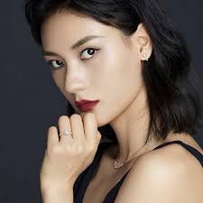 99+ Nhẫn Kim cương Nữ đẹp cao cấp "Thác ánh sáng trên ngón tay"