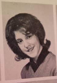 Laura Mickle's Instagram, Twitter & Facebook