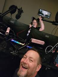 Who is the person in the center of the MARIACHI TRÍO DEL MONTE photo?