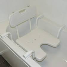 Per quanto riguarda il momento del bagno invece, occorre che venga garantita una totale sicurezza, a partire dall'impossibilità di scivolare durante l'operazione di entrata ed uscita dalla vasca, come potrebbe succedere per un modello tradizionale oppure in una doccia. Sedile Per Vasca Da Bagno Regolabile Disabilinews