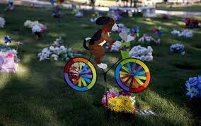 76 reviews of west coast pet memorial services the people here were so loving and kind when my kitty passed away and had to pick up his ashes. Memories Of Beloved Pets Live On At Cemetery Los Angeles Times