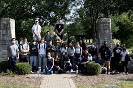 Enriched World Literature students spend the day at Mount St. Mary's park