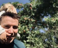 Junger Familienvater wagt den beruflichen Neustart: Fabian Gluschke vom  Rucksack-Label "Ela Mo"