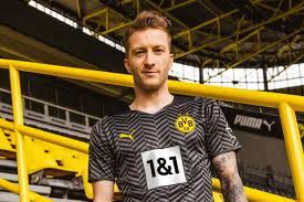 Black veil brides are known for their use of black makeup, body paint, studded clothing, and long hair, which were inspired by 1980's glam metal acts such as kiss. The Daily Bee Bvb Unveil 2021 22 Away Kit Fear The Wall