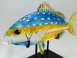 It looks as if the fish are swimming through the vase, a creation that is truely. Pin On Fish Art