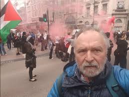 Priests chain themselves to NZ National Party Deputy's office. God bless  these troublesome priests. — Solidarity