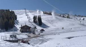 Prendete gli sci e godetevi tracciati incredibili! Cortina Dopo Le Prime Nevicate In Pista A Sciare Gia A Fine Ottobre