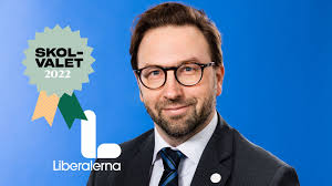 L: "Svårt att vara både lärare och administratör"