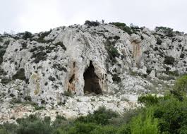 Jan 19, 2020 · στις άλπεις του ζίλερταλ, με το όρος μόττα στη μία πλευρά και το σάσσο νέρο στην άλλη, η γραφική λίμνη. Poikilo Oros 3exasmena Monopatia Agnwstes Omorfies Stis Xaradres Toy